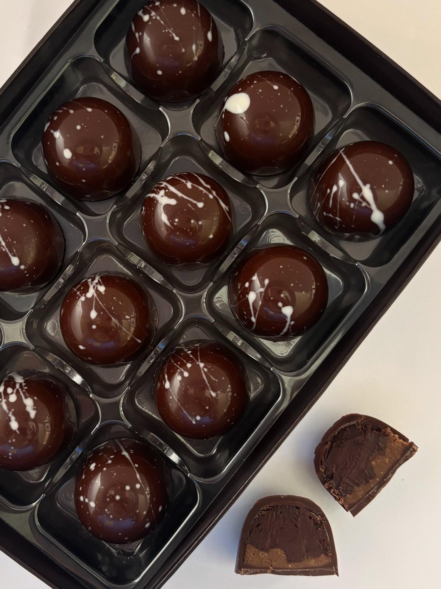 Chai Tea & Biscuit M!lk Chocolate Bonbons