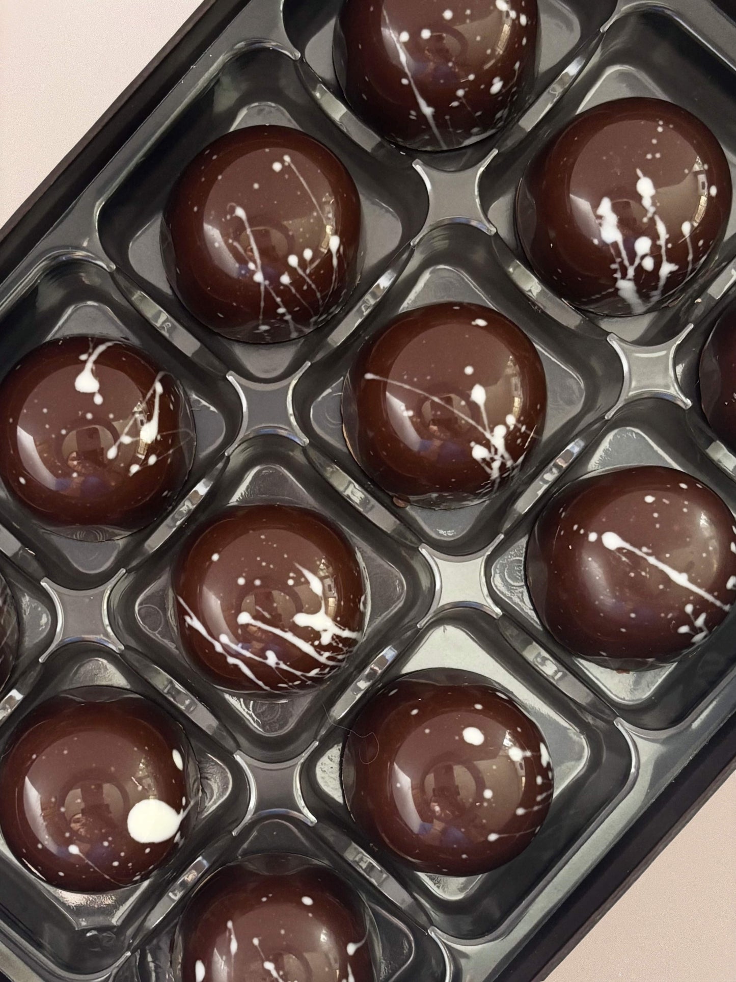 Chai Tea & Biscuit M!lk Chocolate Bonbons