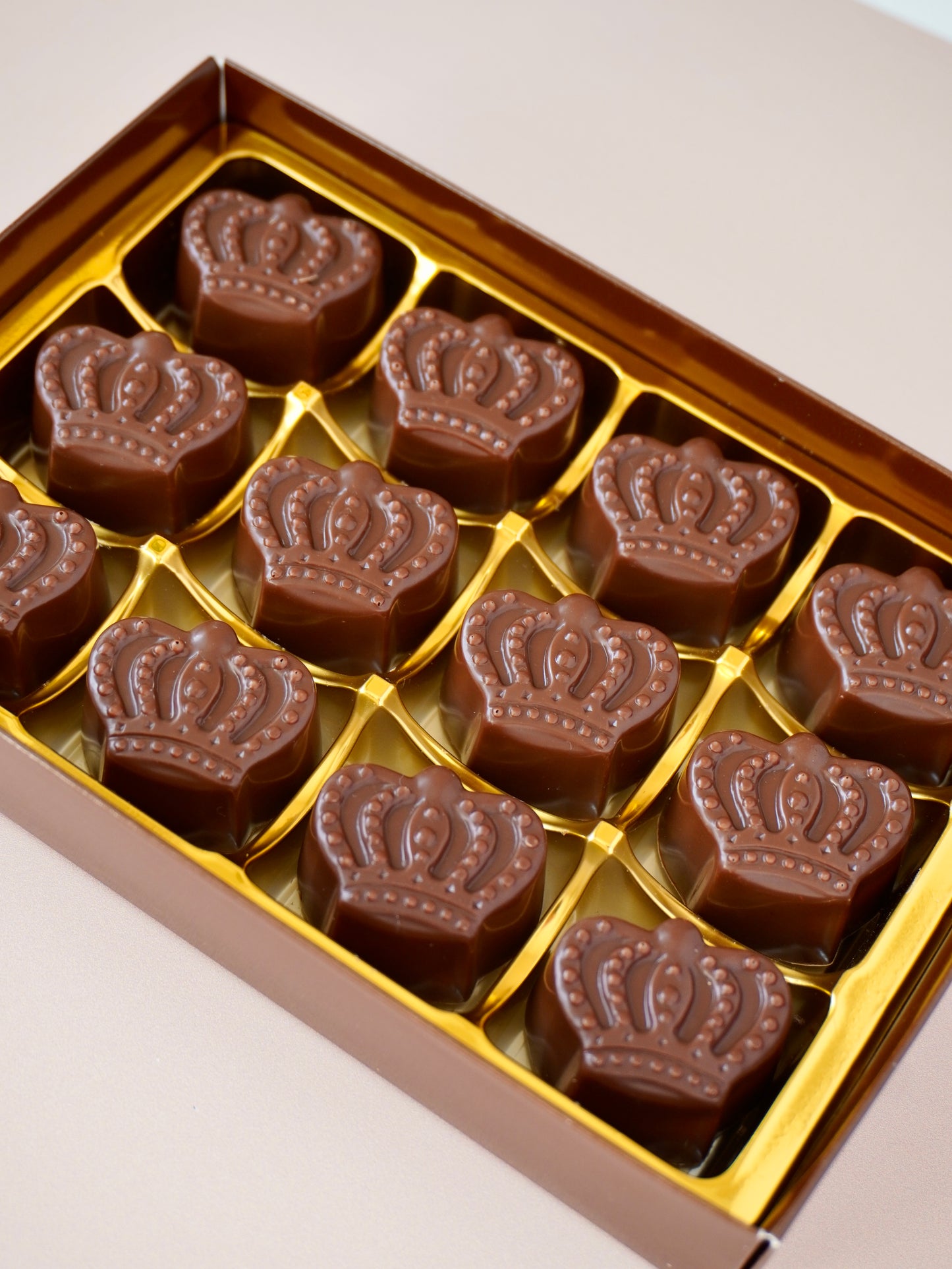 Smooth ‘Lindor’ M!lk Chocolate Crowns