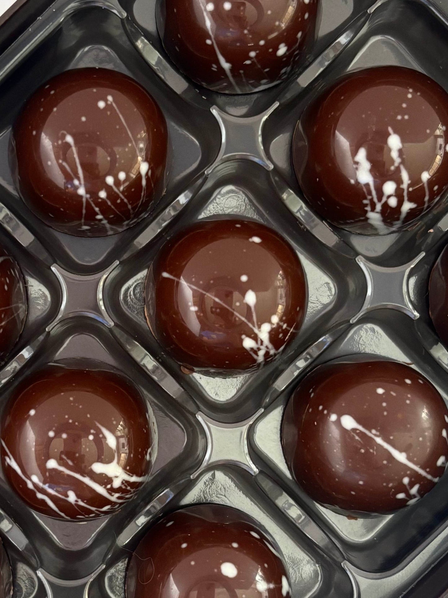 Chai Tea & Biscuit M!lk Chocolate Bonbons