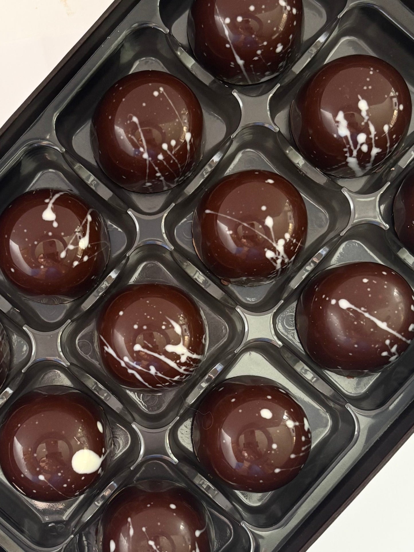 Chai Tea & Biscuit M!lk Chocolate Bonbons