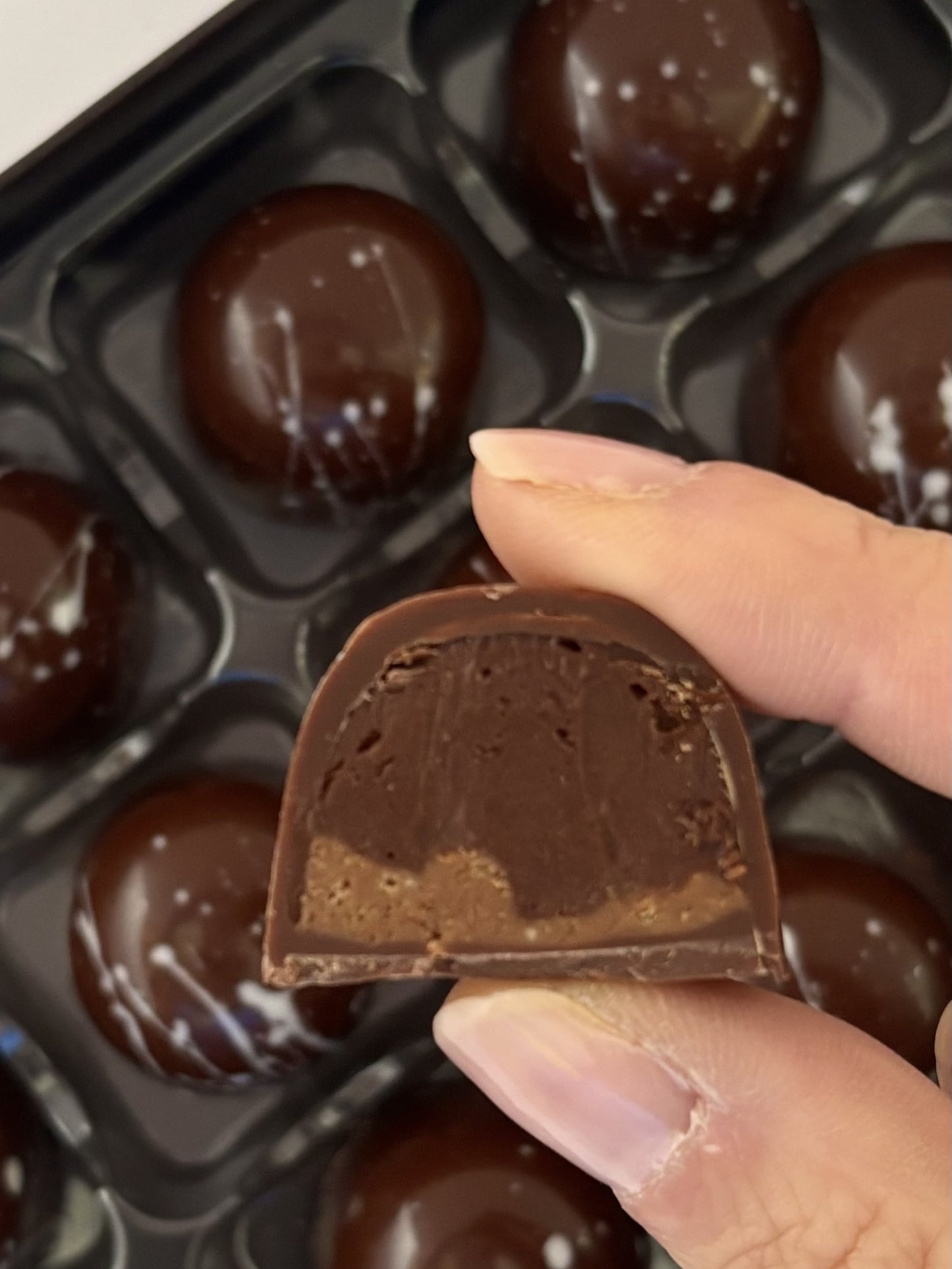 Chai Tea & Biscuit M!lk Chocolate Bonbons