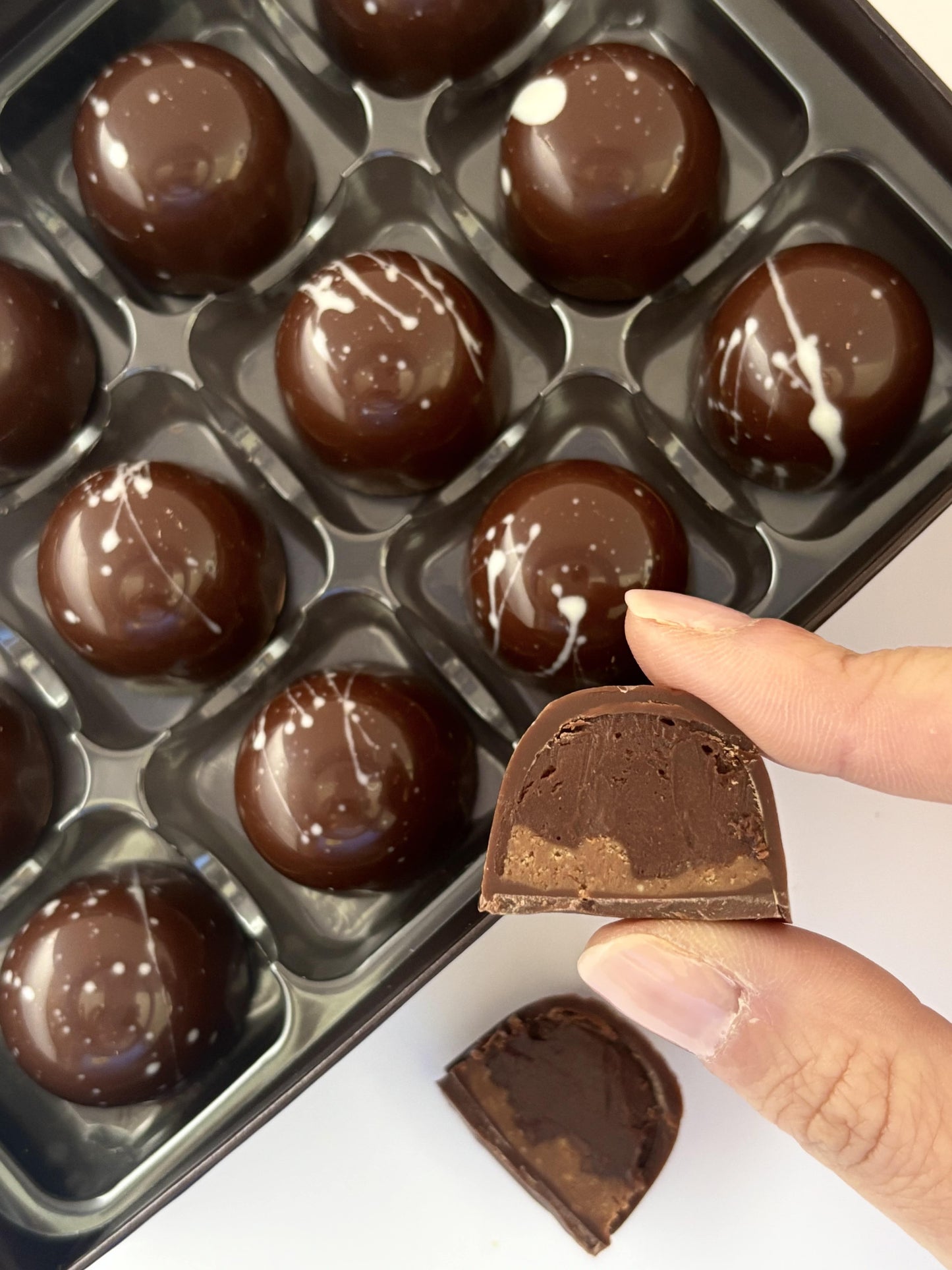 Chai Tea & Biscuit M!lk Chocolate Bonbons